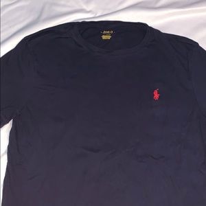 Dark blue shirt sleeve Polo T-shirt.